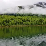 7 Lakes *